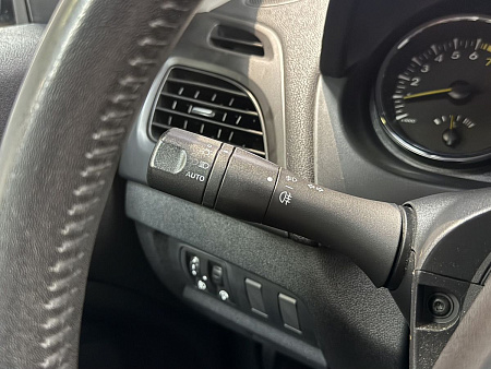 Renault Fluence 1.6 AT (106 л.с.) 2012