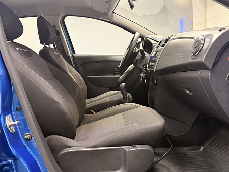 Renault Logan Stepway 1.6 MT (113 л.с.) 2019