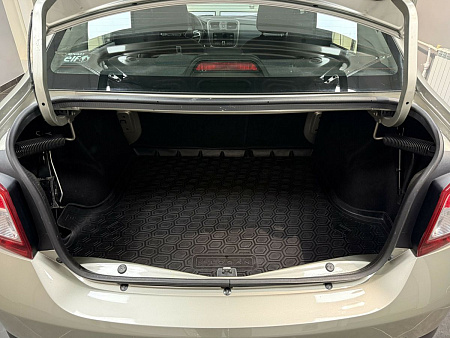 Renault Logan Stepway 1.6 MT (113 л.с.) 2019