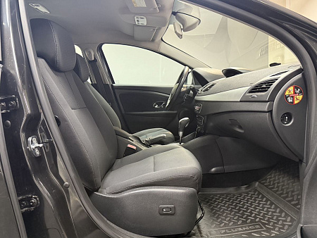 Renault Fluence 1.6 AT (106 л.с.) 2012