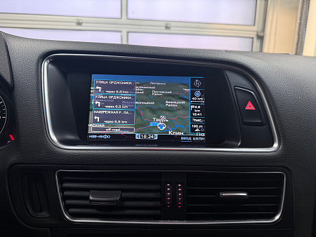 Audi Q5 2.0 TFSI quattro S tronic (211 л.с.) 2011