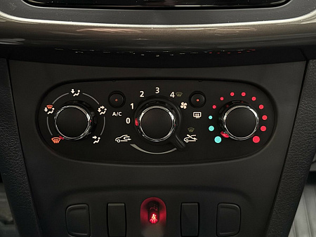 Renault Logan Stepway 1.6 MT (113 л.с.) 2019