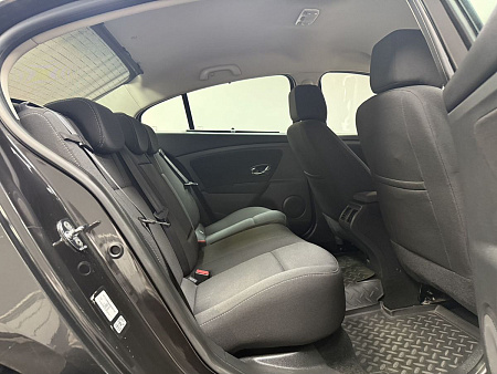 Renault Fluence 1.6 AT (106 л.с.) 2012