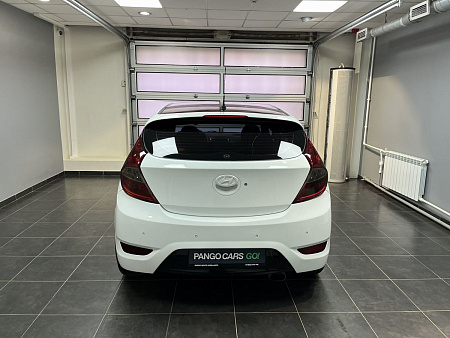 Hyundai Solaris 1.6 MT (123 л.с.) 2012