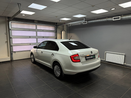 Skoda Rapid 1.6 MPI MT (90 л.с.) 2015
