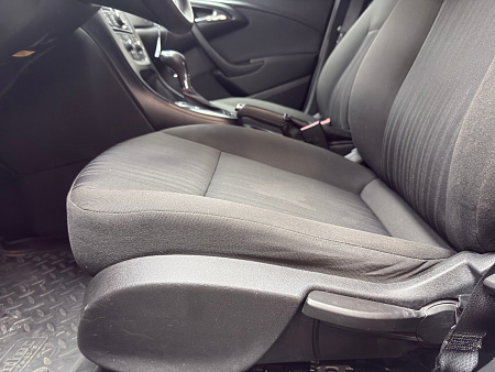 Opel Astra 1.6 AT (115 л.с.) 2012