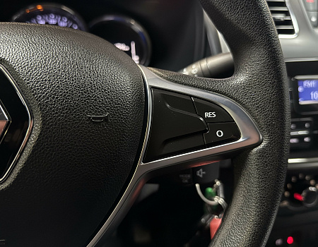 Renault Logan Stepway 1.6 MT (113 л.с.) 2021