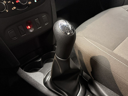 Renault Logan Stepway 1.6 MT (113 л.с.) 2019