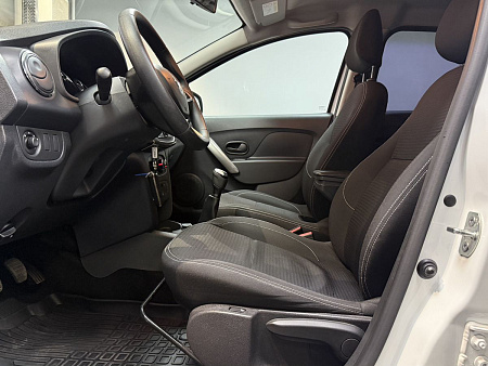 Renault Logan 1.6 MT (82 л.с.) 2022