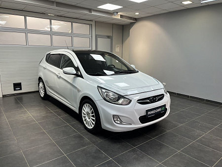 Hyundai Solaris 1.6 MT (123 л.с.) 2012