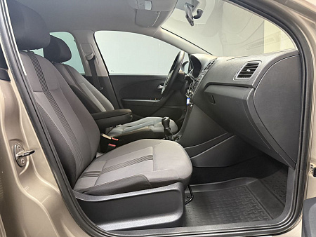 Volkswagen Polo 1.6 MPI MT (110 л.с.) 2016