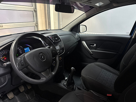 Renault Sandero Stepway 1.6 MT (82 л.с.) 2018