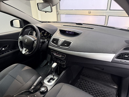 Renault Fluence 1.6 AT (106 л.с.) 2012