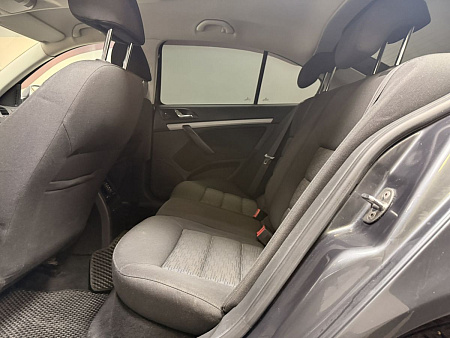 Skoda Octavia 1.6 MPI MT (102 л.с.) 2012
