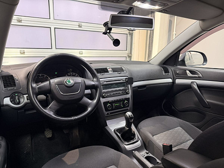 Skoda Octavia 1.6 MPI MT (102 л.с.) 2012