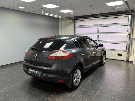 Renault Megane 1.6 AT (106 л.с.) 2010