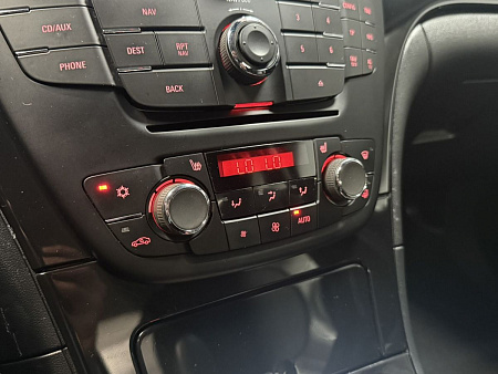 Opel Insignia 2.0 Turbo AT (220 л.с.) 2012