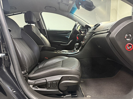 Opel Insignia 2.0 Turbo AT (220 л.с.) 2012