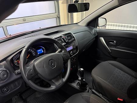 Renault Sandero Stepway 1.6 AT (102 л.с.) 2017