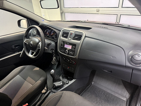 Renault Logan Stepway 1.6 MT (82 л.с.) 2019