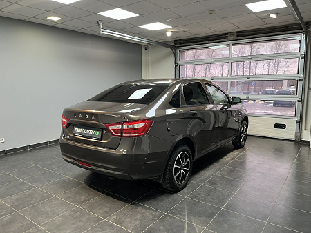 ВАЗ (LADA) Vesta 1.6 MT (106 л.с.) 2016