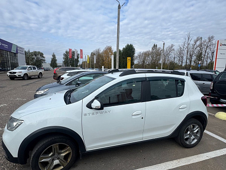 Renault Sandero Stepway 1.6 MT (82 л.с.) 2020