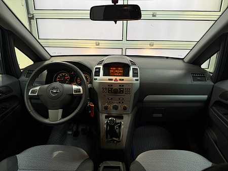 Opel Zafira 1.8 MT (140 л.с.) 2011