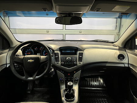Chevrolet Cruze 1.6 MT (109 л.с.) 2012