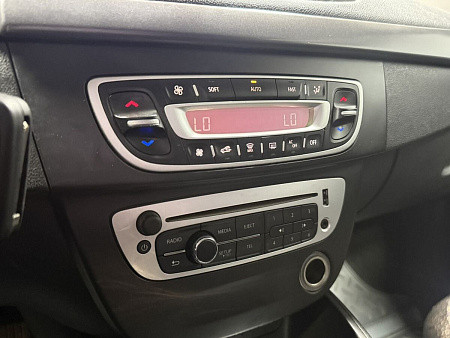 Renault Fluence 1.6 MT (106 л.с.) 2013