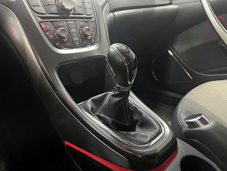 Opel Astra 1.6 MT (115 л.с.) 2011