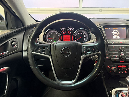 Opel Insignia 2.0 Turbo AT (220 л.с.) 2012