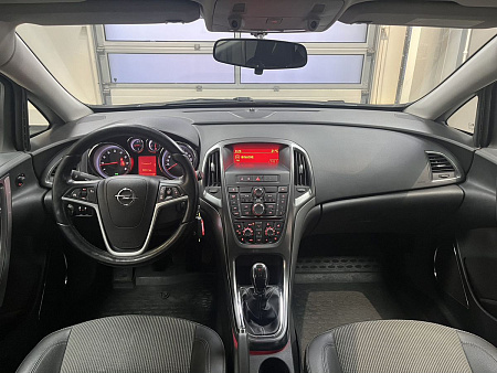 Opel Astra 1.6 MT (115 л.с.) 2011