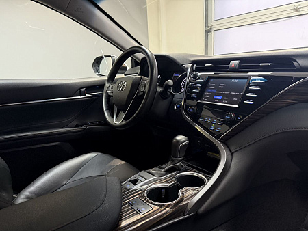Toyota Camry 2.5 AT (181 л.с.) 2019