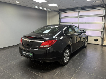Opel Insignia 2.0 Turbo AT (220 л.с.) 2012