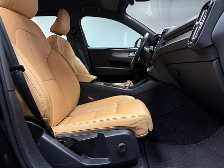 Volvo XC40 2.0 4WD AT (190 л.с.) 2021