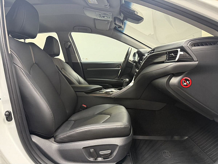 Toyota Camry 2.5 AT (181 л.с.) 2019