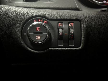 Opel Astra 1.6 MT (115 л.с.) 2011