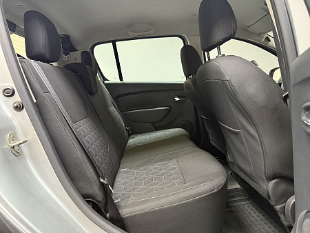 Renault Sandero Stepway 1.6 MT (82 л.с.) 2017
