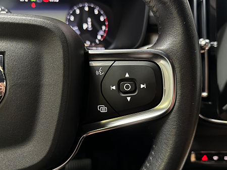 Volvo XC40 2.0 4WD AT (190 л.с.) 2021