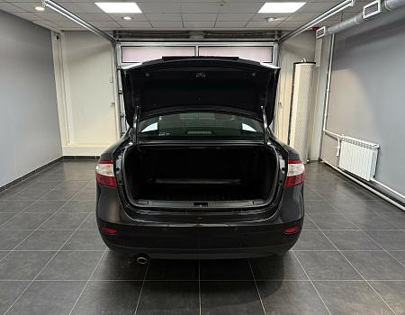 Renault Fluence 1.6 MT (106 л.с.) 2010