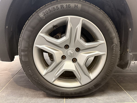 Renault Logan Stepway 1.6 MT (113 л.с.) 2019