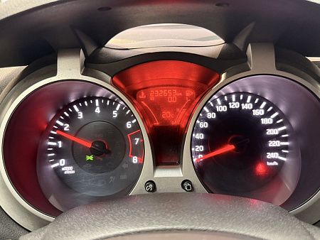 Nissan Juke 1.6 MT (94 л.с.) 2013