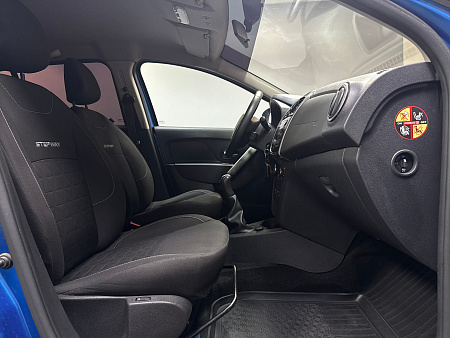 Renault Sandero Stepway 1.6 MT (82 л.с.) 2018