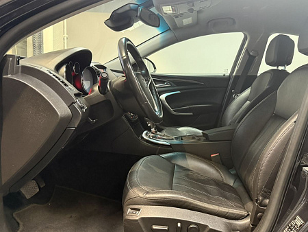 Opel Insignia 2.0 Turbo AT (220 л.с.) 2012