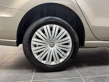 Volkswagen Polo 1.6 MPI MT (110 л.с.) 2016