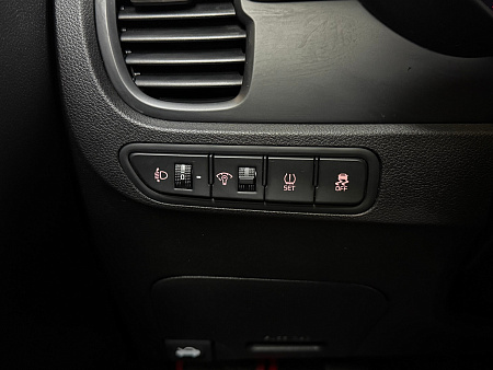 KIA Rio X-Line 1.6 MT (123 л.с.) 2018