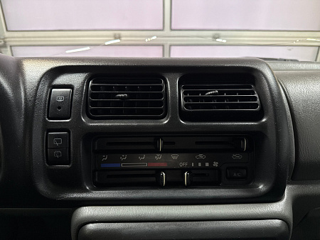 Suzuki Jimny 1.3 4WD AT (80 л.с.) 1999