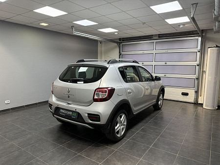 Renault Sandero Stepway 1.6 MT (82 л.с.) 2017