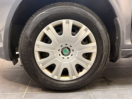 Skoda Octavia 1.6 MPI MT (102 л.с.) 2012