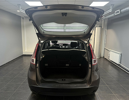 Renault Scenic 1.5 dCi MT (110 л.с.) 2010